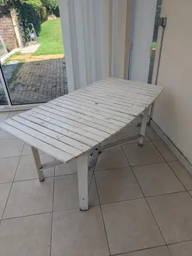 table de jardin en bois