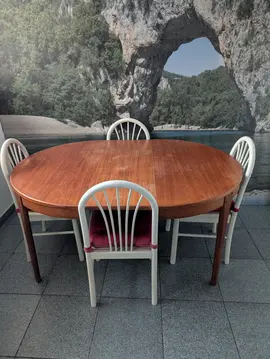 table bois avec deux rallonges et 4 chaises