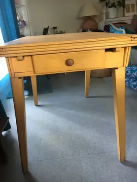 table en bois des années 60.