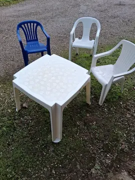 table + 3 chaises enfant