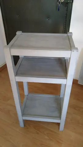 petit meuble d'appoint. largeur 40 cm, profondeur 30 cm, hauteur 80 cm