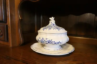 soupière avec plateau