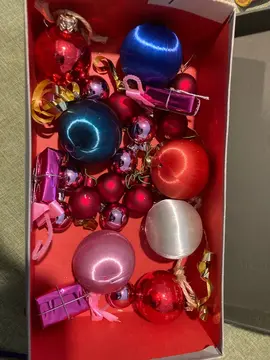 divers boules de Noël anciennes