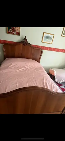chambre merisier lit en 120 possible sommier et matelas sous housse