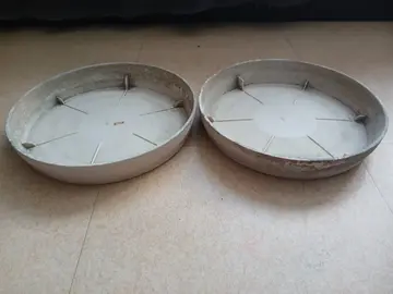 2 grandes soucoupes pour pot de plante