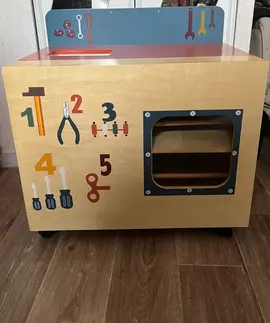 Atelier/ etabli de bricolage pour enfant en bois sur roulettes Verbaudet