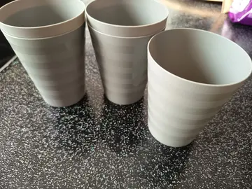 5 verres plastiques