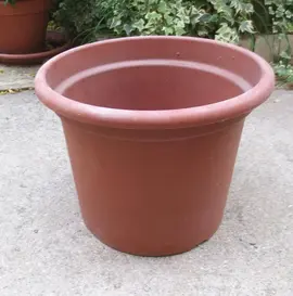 GRAND POT POUR PLANTE EN PLASTIQUE