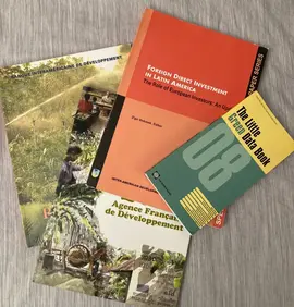 divers livres ONG / OI