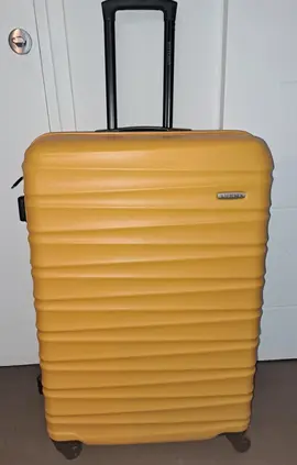Valise XL avec une roue manquante