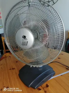 ventilateur en très bon état apparent à réparer