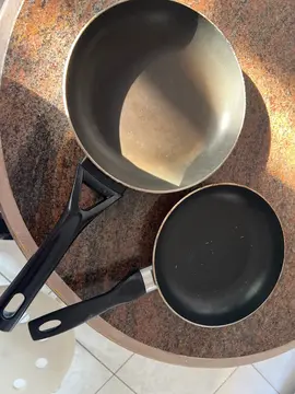 2 poêles