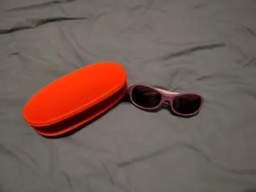 Lunettes de soleil enfant (environ 3-5 ans)