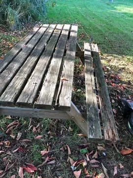 table de jardin en bois