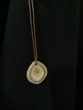 Pendentif en matière osseuse