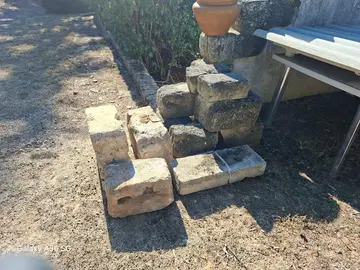 pierres anciennes de décoration ou de construction