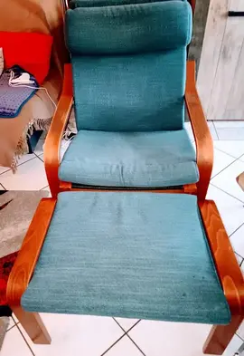 Fauteuil Poang et repose pied
