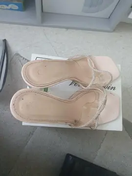 sandales à talon argenté et transparent