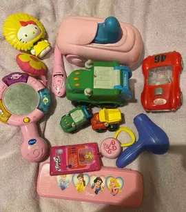 lot petits jouets bébé