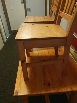 table avec 2 chaises