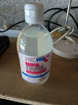 pot de gel hydroalcoolique périmé