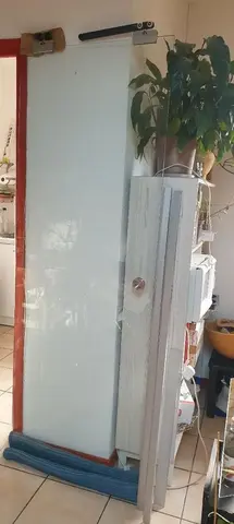 Porte coulissante en verre