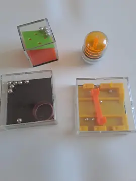 1 lot de petits jeux de patience