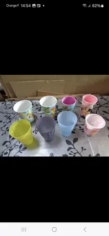 Lot de verres en plastique