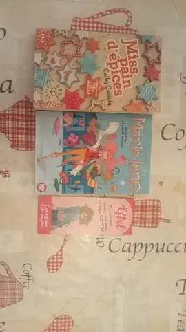 2 livres + un marque-page