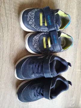 2 paires de chaussures T 23
