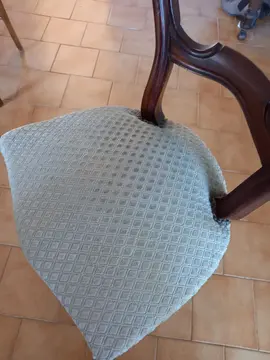 donne jolie chaise en bon état