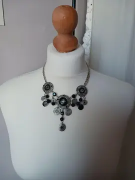 collier acier "runes"