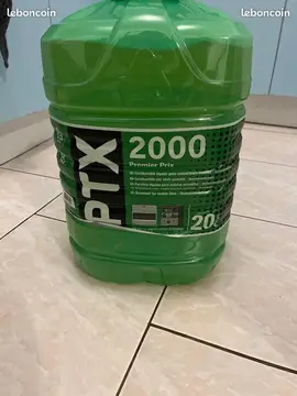 donne bidon vide de pétrole ptx 2000