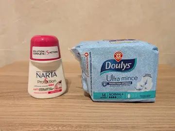 déodorant et serviettes hygiéniques