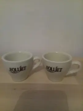 2 petites tasses à café 6x6x6cm environ
