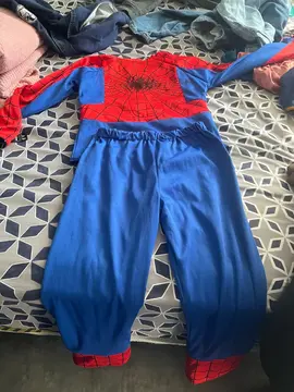 une veste et un costume Spiderman