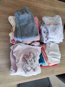 lot de vêtements bébé fille 18 et 24 mois.