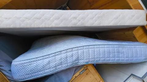 matelas et sommier (sans les pieds)