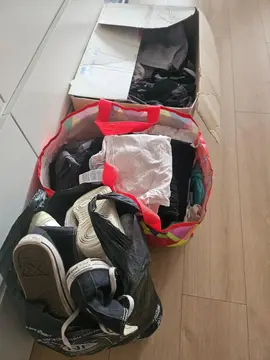 vêtements 10/12 ans + chaussures 34/35