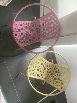 2 chaises jardin enfants à remettre en état