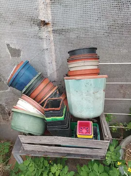 pots de fleurs plastiques différents modèles