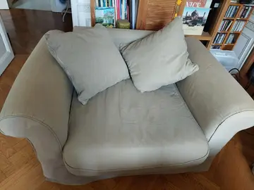 Grand fauteuil couleur taupe