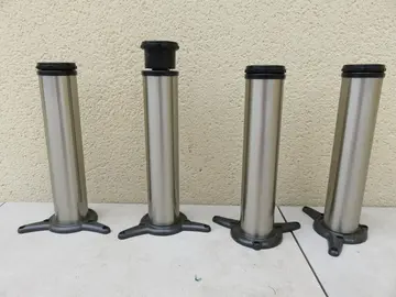 Pieds réglables pour tables, meubles