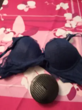 soutien gorge et brosse de voyage