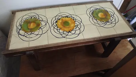 Solide table basse carrelée