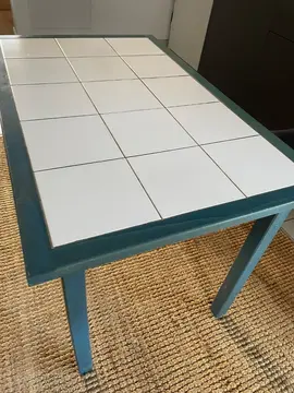 Table vintage en bois et carrelage 110x70