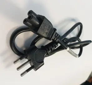 Câble d'alimentation, fiche C5 ("trèfle" / "oreille de mickey") et prise ITALIENNE (Type L)