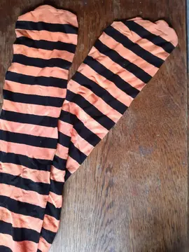 bas femme orange et noirs