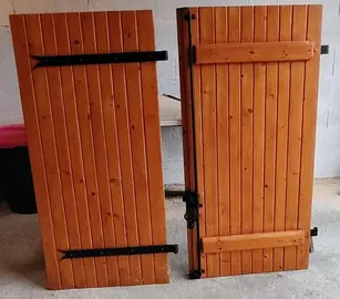 2 volets en bois