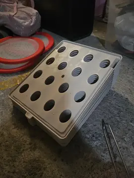 organisateur de vêtements, tunnel pour chat, porte rouleaux papier toilette